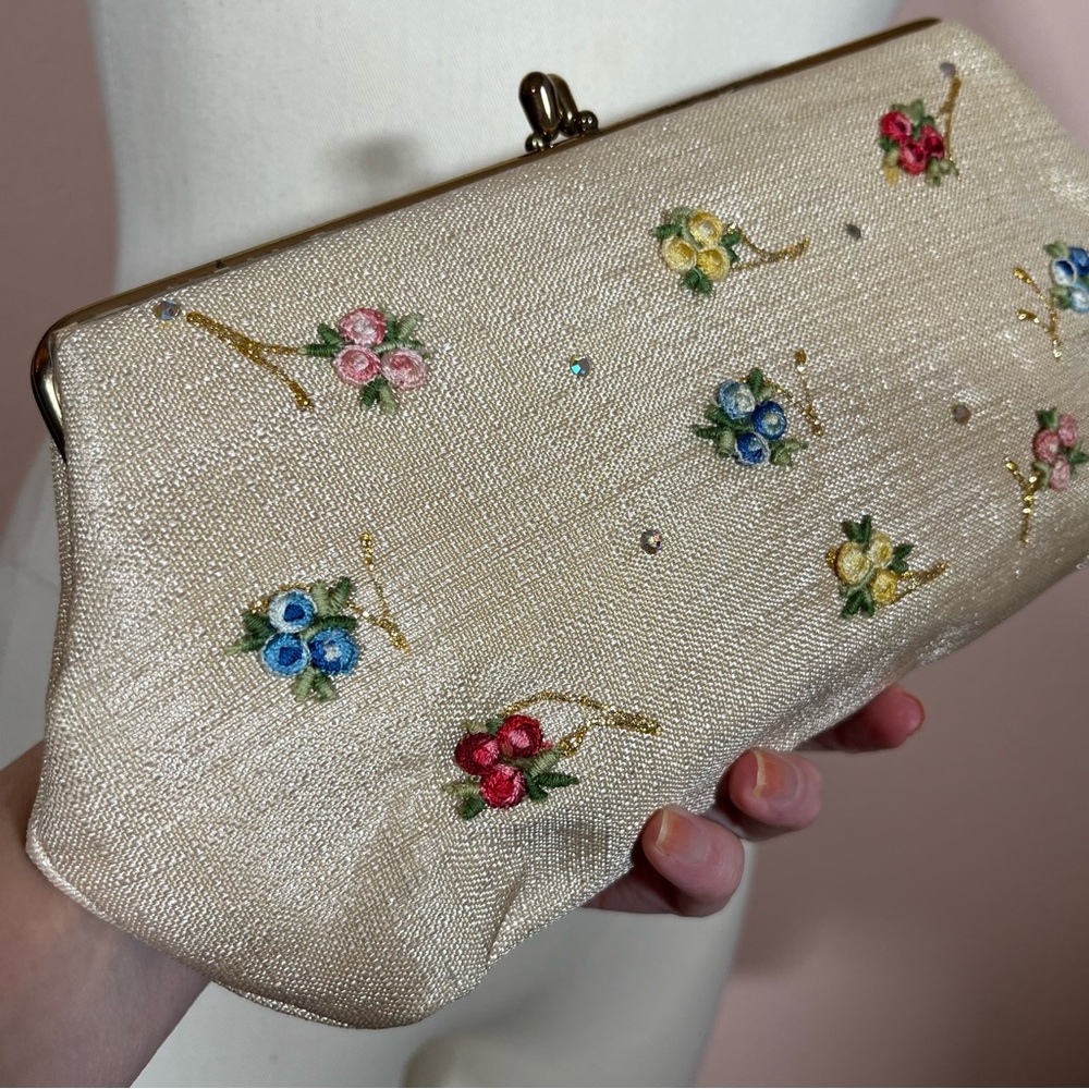 Vintage Cream Floral Embroidered Clutch